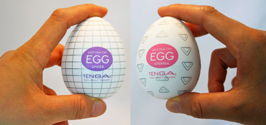 tenga-egg-hand-model